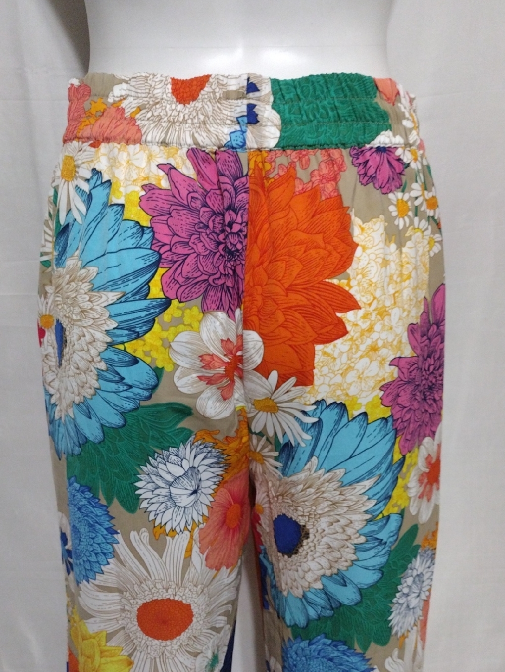 Wide Leg Floral Print Pants in Multicolor - Picture 10 of 15